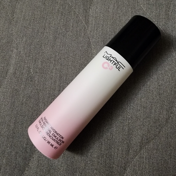 Mac Lightful C3 Radiant Emulsion - Picture 3 of 6